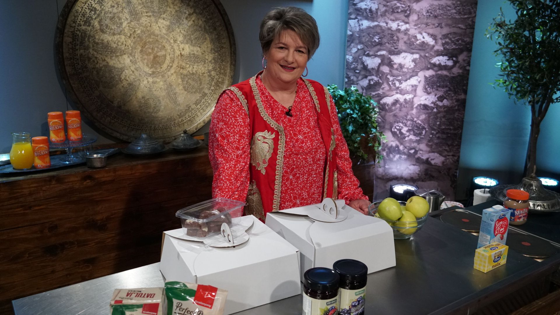 Srdačnu dobrodošlicu priredio je naš chef Miran za tetu Nedu koju je nazvao ‘prvom tortom BiH'