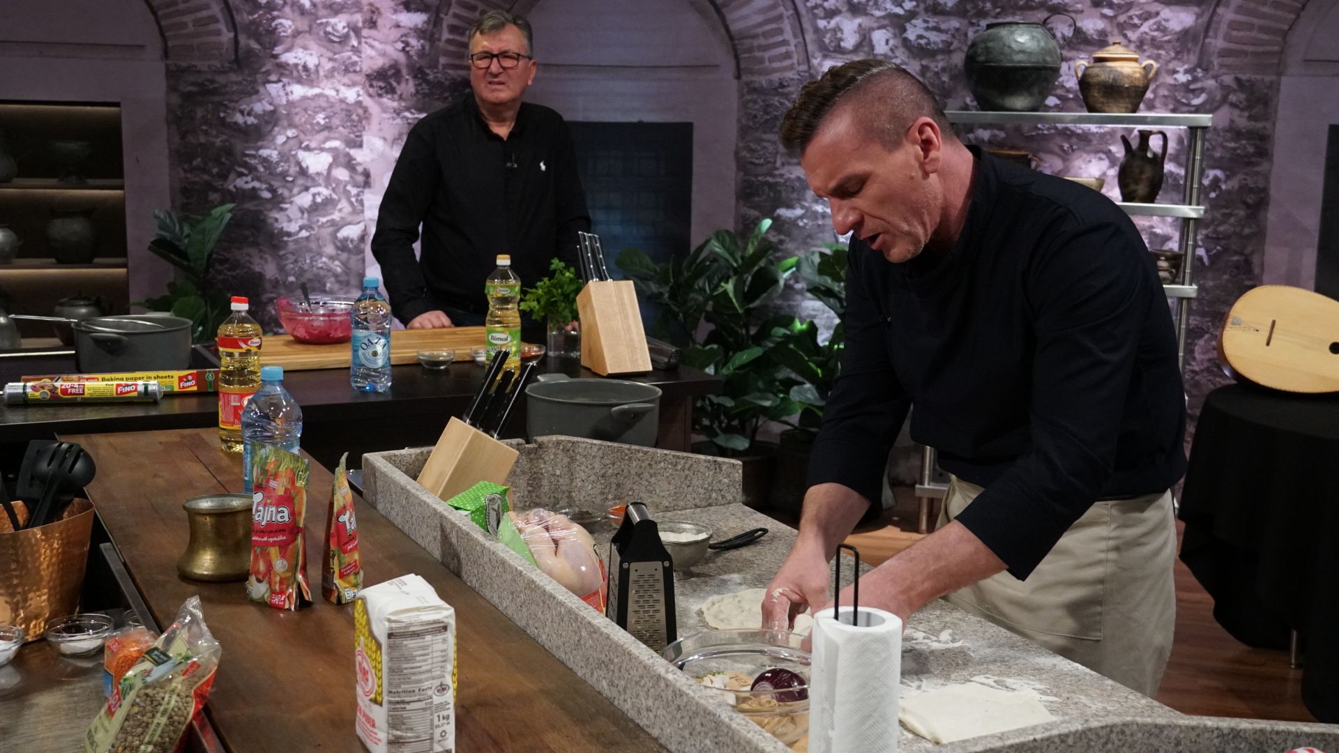 Srdačnu dobrodošlicu priredio je naš chef Miran za tetu Nedu koju je nazvao ‘prvom tortom BiH'