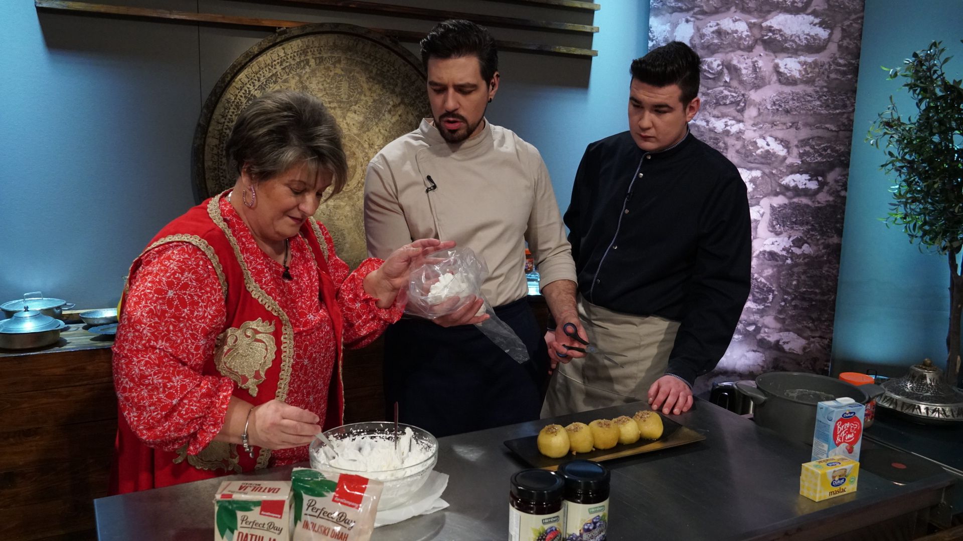 Srdačnu dobrodošlicu priredio je naš chef Miran za tetu Nedu koju je nazvao ‘prvom tortom BiH'