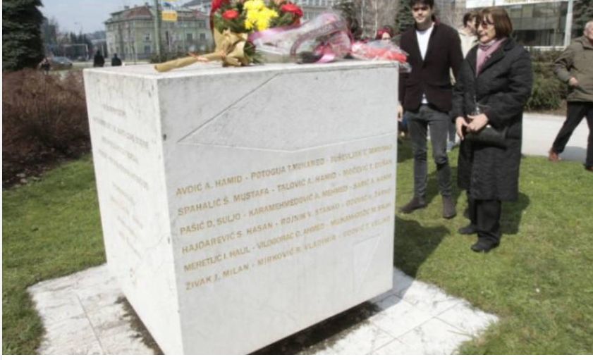 U noći sa 27. na 28. mart 1945. godine, po odluci ustaškog prijekog suda, na Marijin dvoru je obješeno 55 građana Sarajeva po naredbi  Makse Luburića