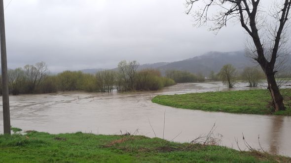 Nivo Spreče stalno raste, jer se iz hidroakumulacije jezera Modrac u Spreču u sekundi ispušta oko 60 metara kubnih vode.