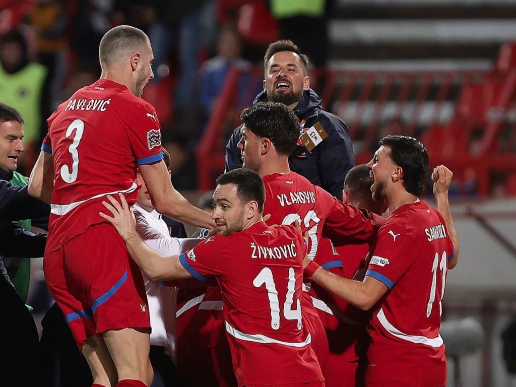 Austrija je u prvom poluvremenu kontrolisala igru, a Srbija nije pokazala gotovo ništa, dok su Austrijanci imali oko 70 posto posjeda lopte i stvarali nekoliko ozbiljnih prilika.