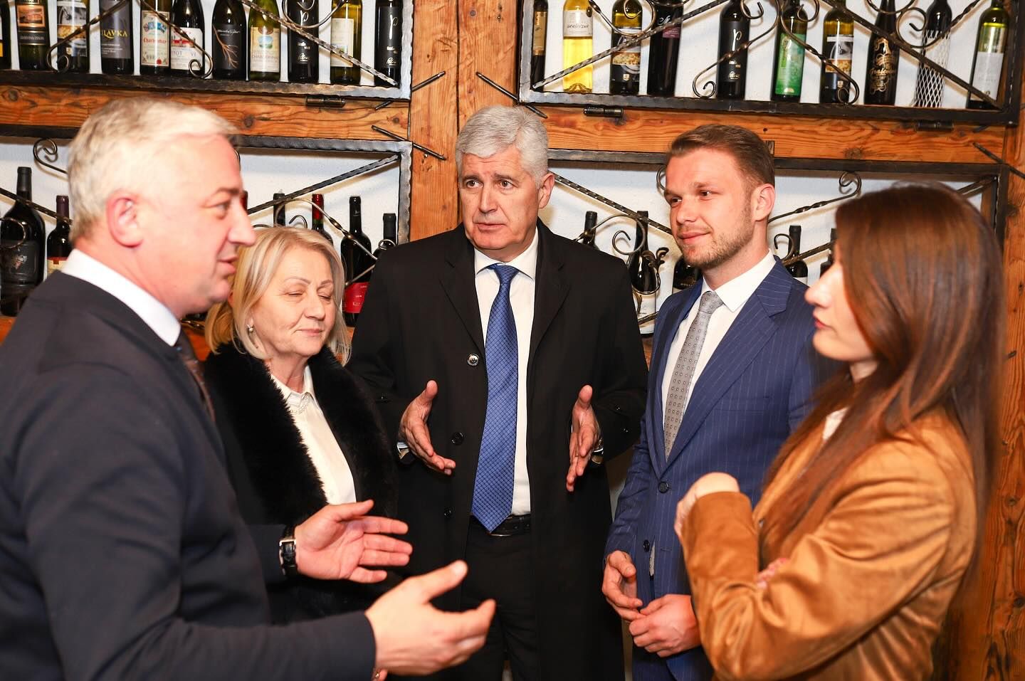 Nakon sastanka Stanivuković je na svom Facebook profilu objavio fotografije sa sastanka, na kojim se vidi da su svi bili dobro raspoloženi.