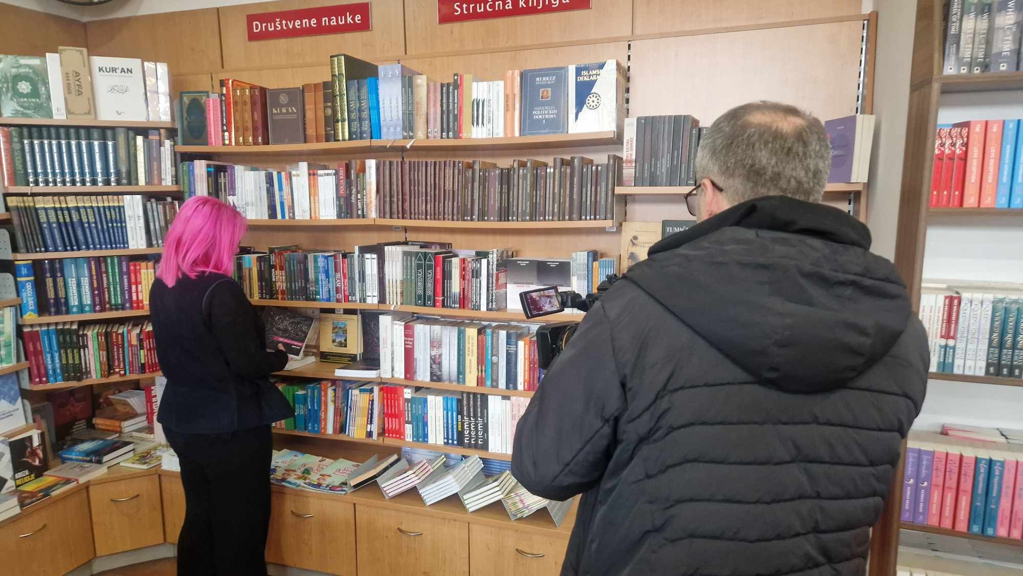 Ova knjiga je poklon u vremenu i sa ovom knjigom smo sigurni da ćemo puteve dobra pronaći u sebi