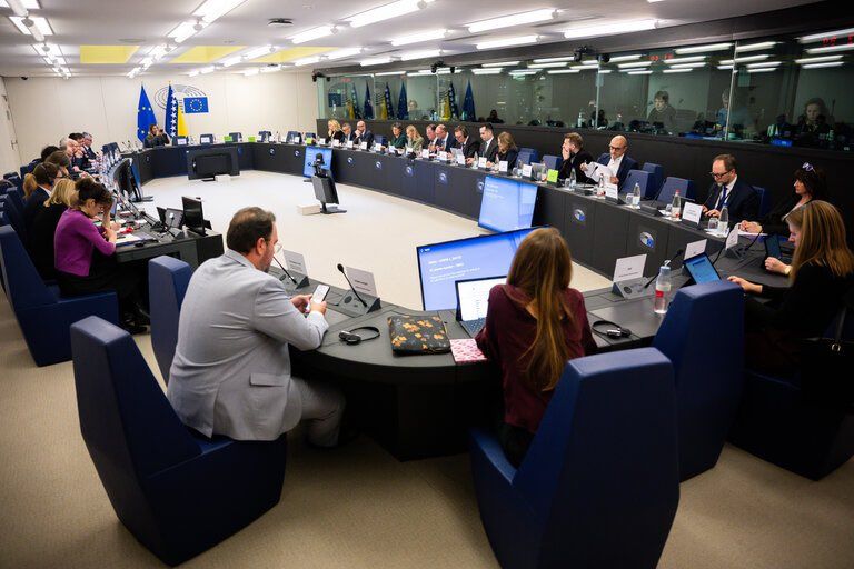 Ističe da su gotovo svi prisutni evropski predstavnici iskazali veliku zabrinutost, osudili Dodikovo ponašanje i istakli važnost misije EUFOR-Altea u BiH.