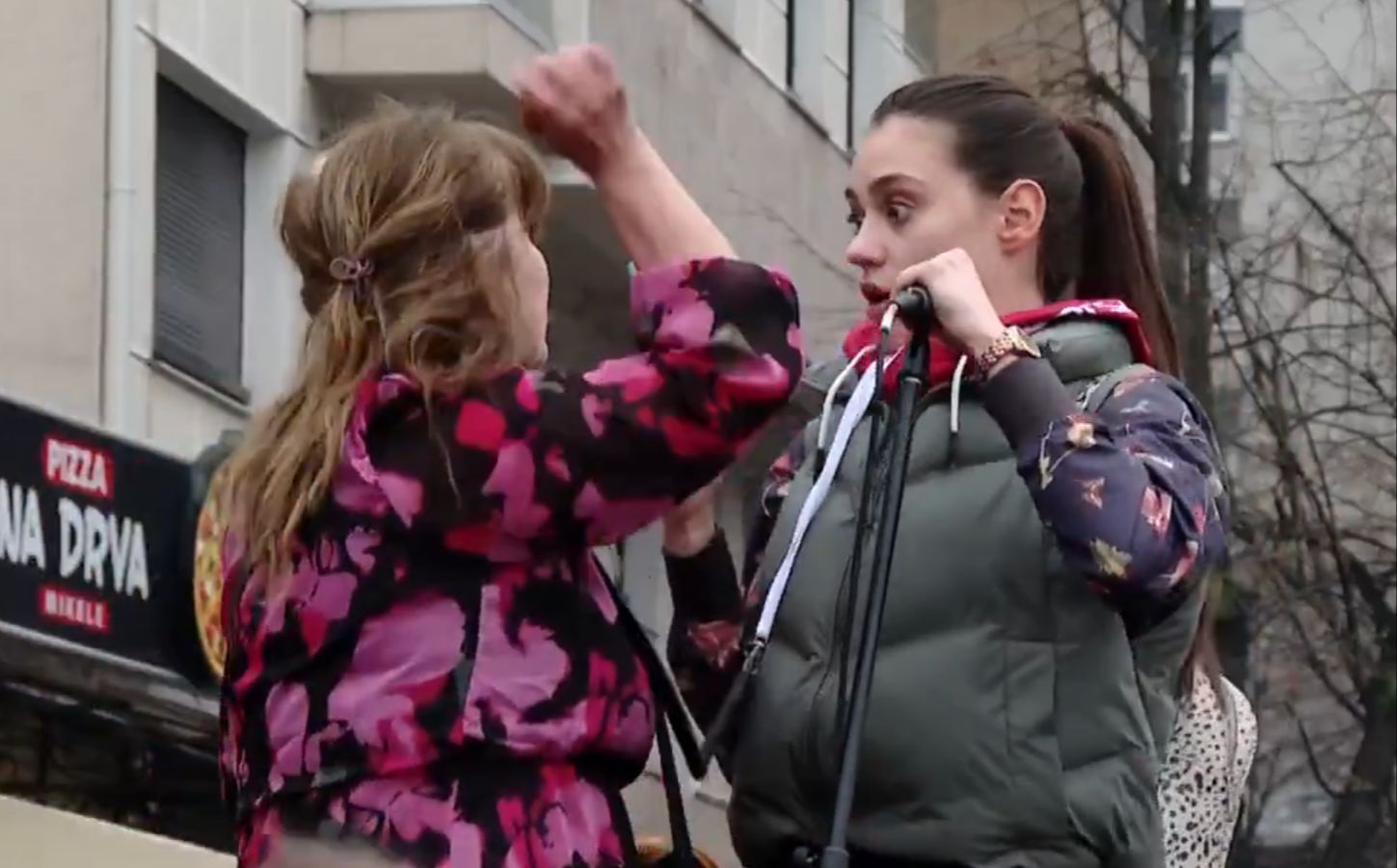 Na protestima u Beogradu dok je studentica držala govor desio se manji incident