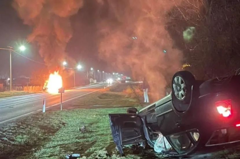 Na lice mjesta policija je brzo stigla, te je ustanovila da je jedan automobil u potpunosti u plamenu i da se u njemu nalaze dvije stradale osobe