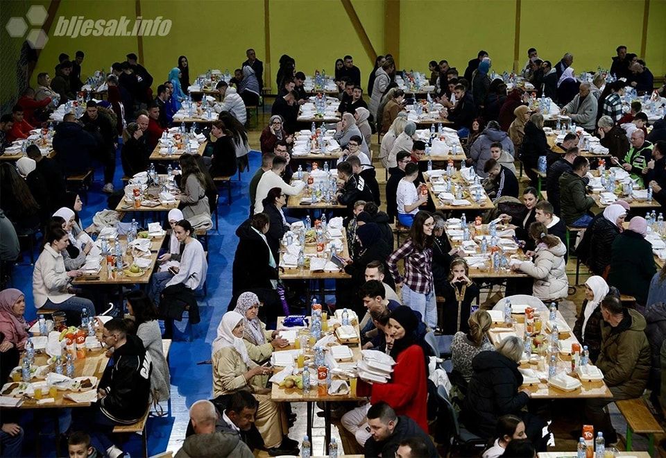 Tradicionalnom zajedničkom iftaru prisustvovalo oko hiljadu građana Mostara