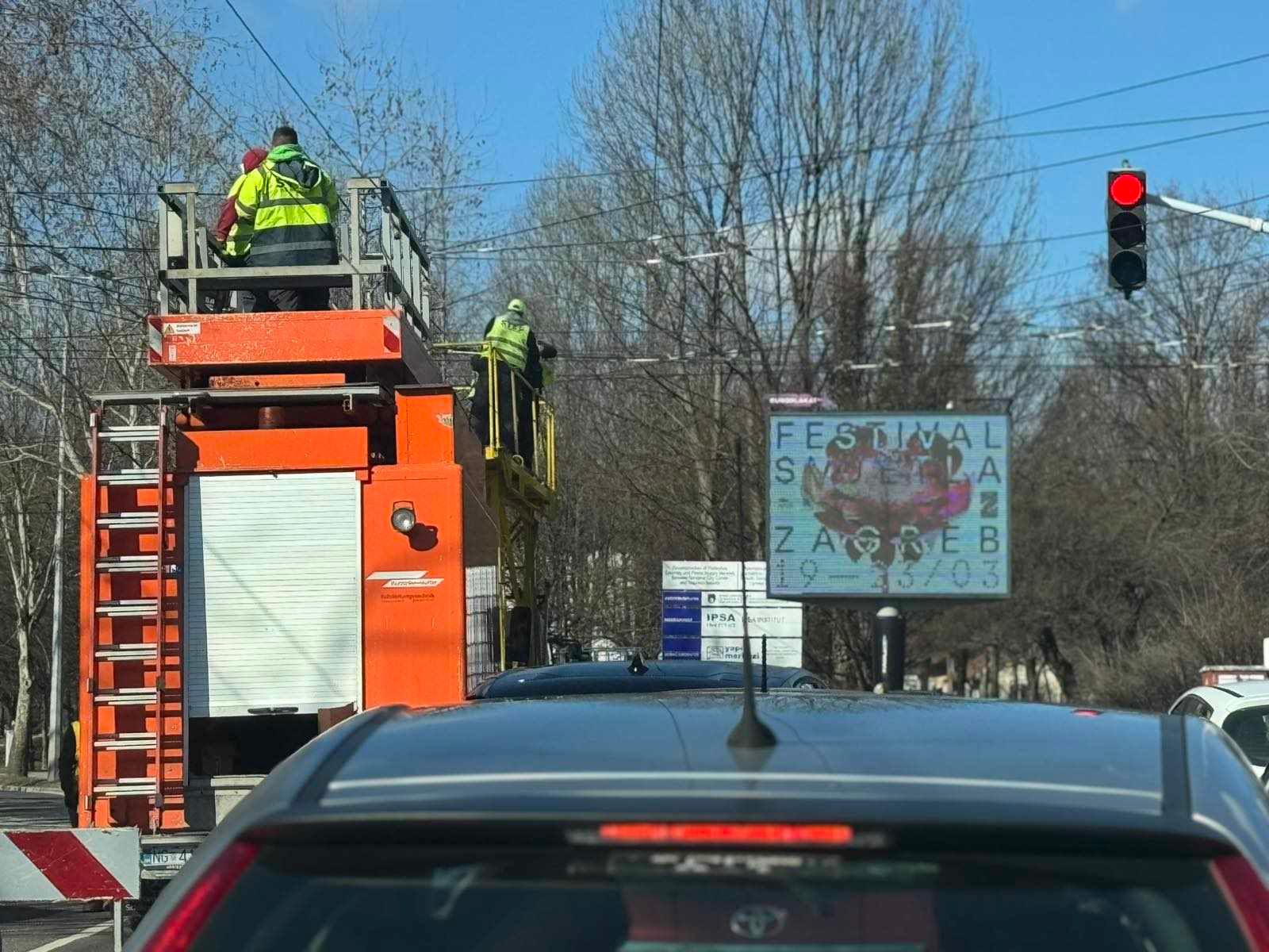 Nakon više od tri decenije, stanovnici Sarajeva i Vogošće dobit će novu, važnu alternativu za svakodnevni prevoz – trolejbuski saobraćaj. 