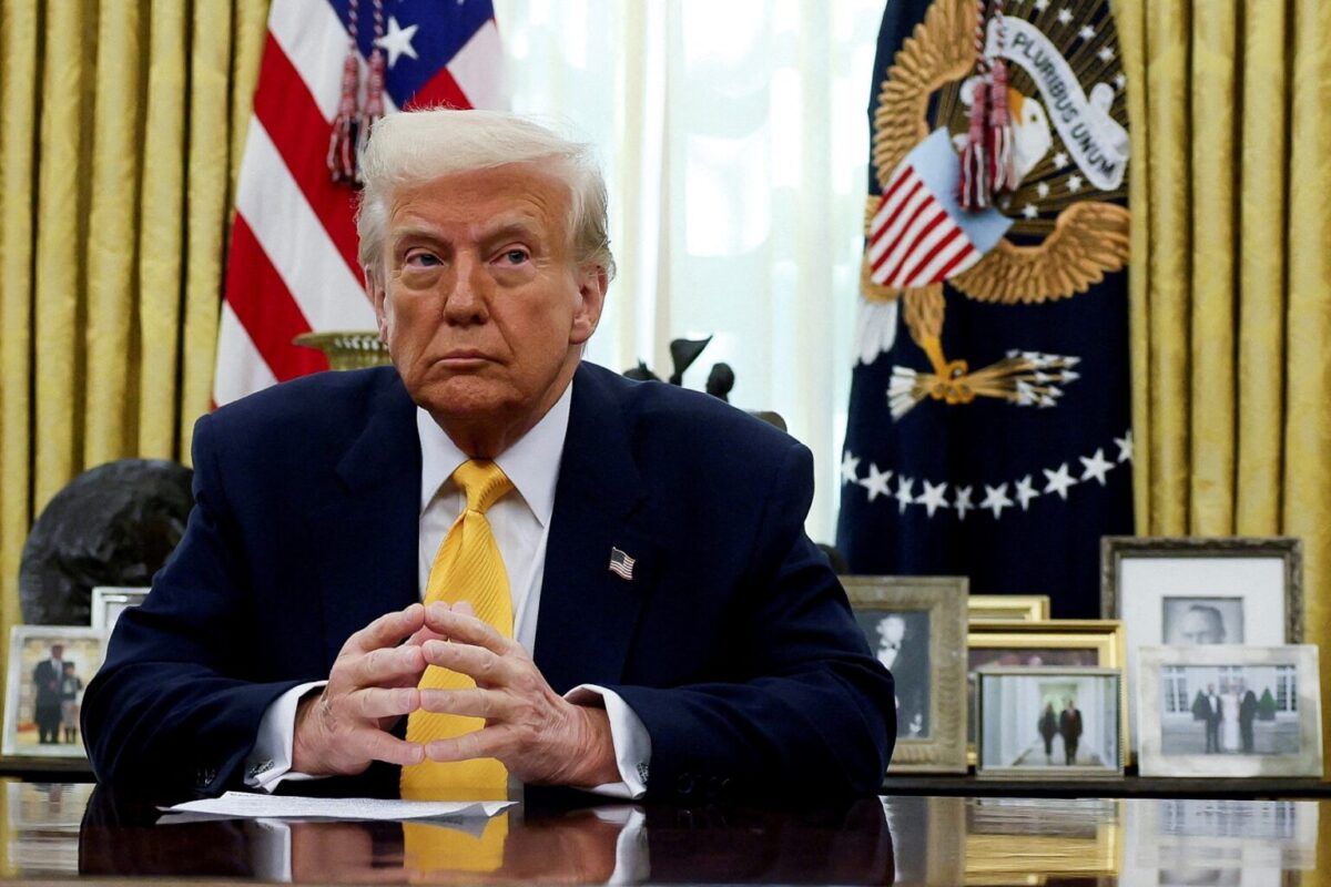 Trump je prethodno povukao sigurnosne dozvole mnogim bivšim obavještajnim dužnosnicima.