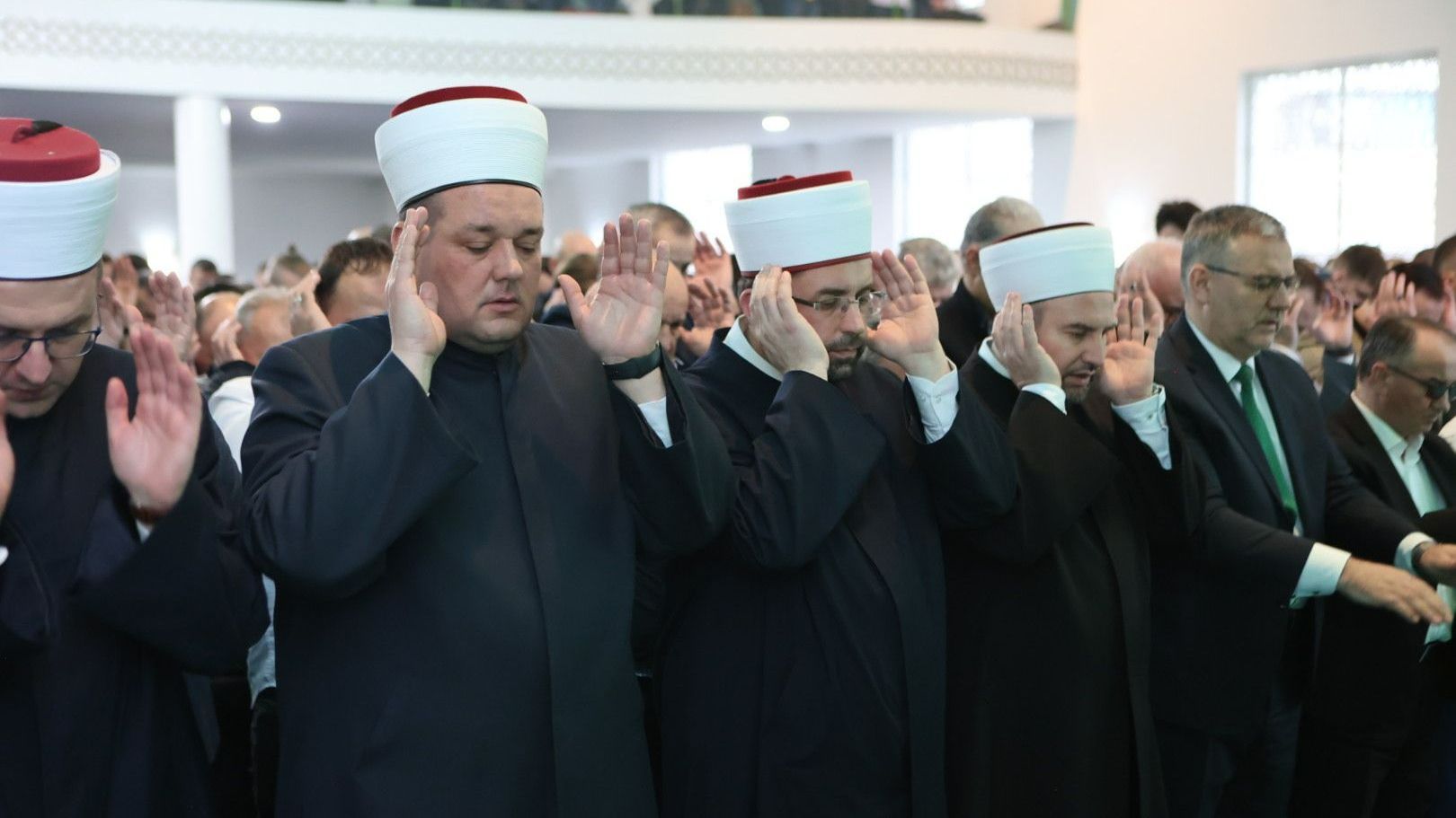 Bajramsku hutbu je kazivao muftija tuzlanski Vahid-ef. Fazlović.