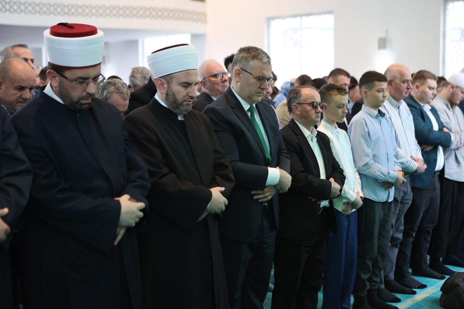 Bajramsku hutbu je kazivao muftija tuzlanski Vahid-ef. Fazlović.