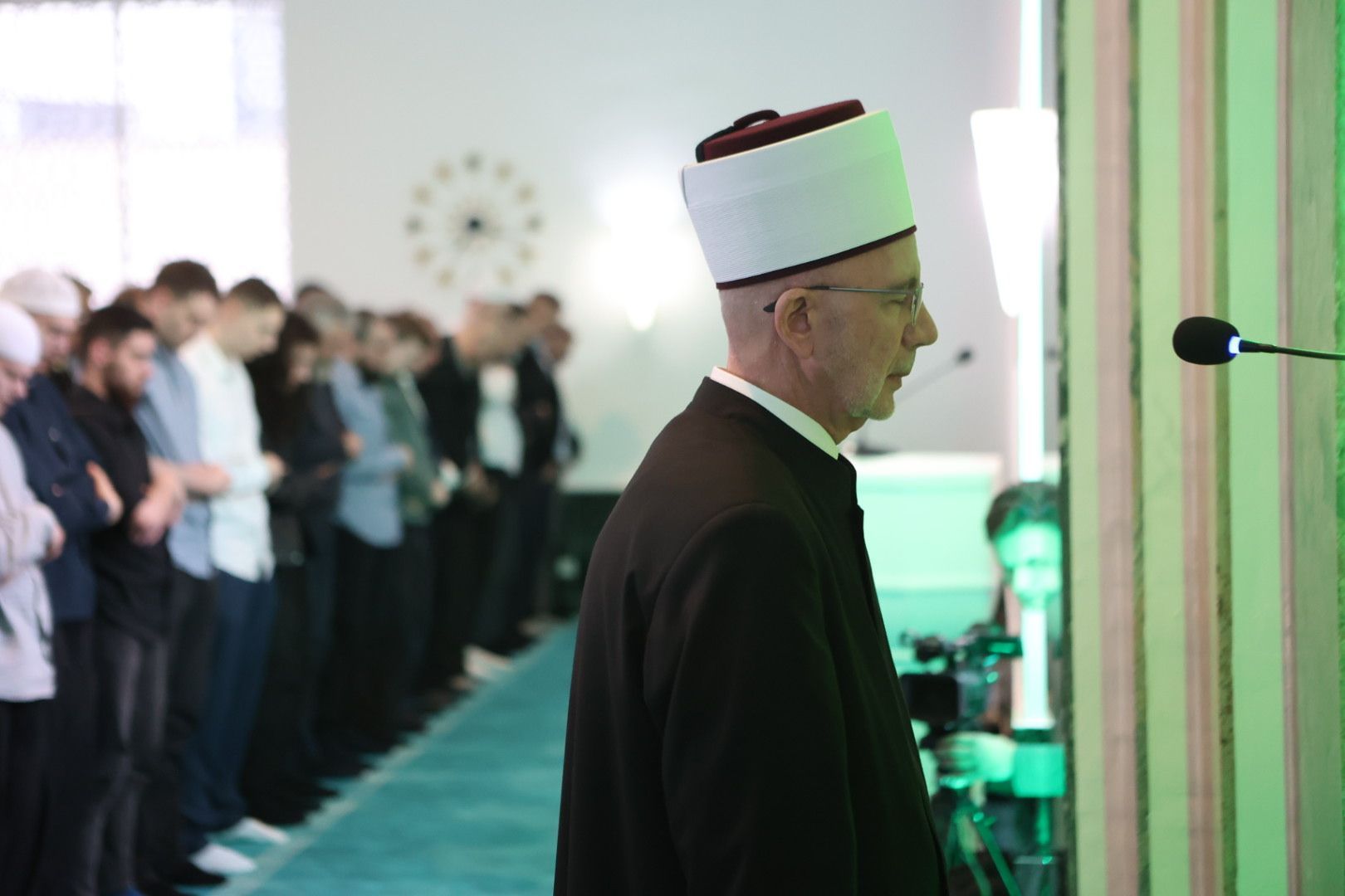 Bajramsku hutbu je kazivao muftija tuzlanski Vahid-ef. Fazlović.