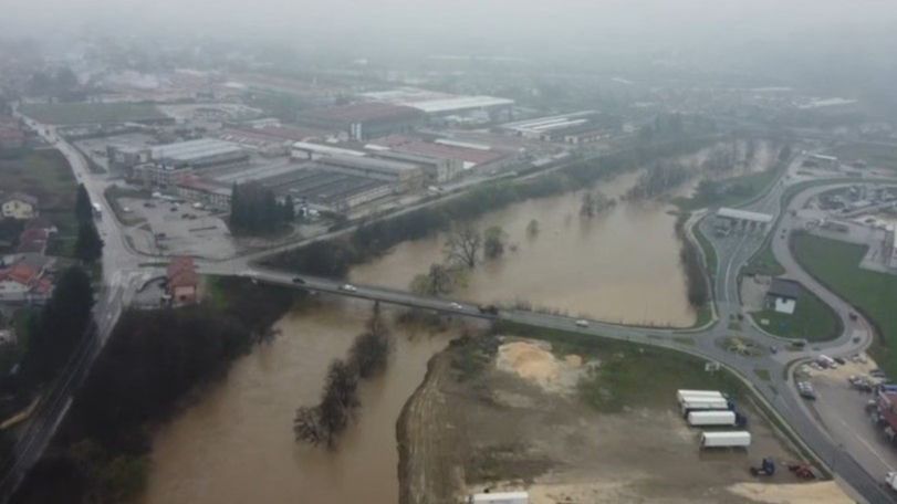 Vodostaj Bosne je rastao iz sata u sat tokom noći, pa je Visočane jutros dočekala nabujala rijeka