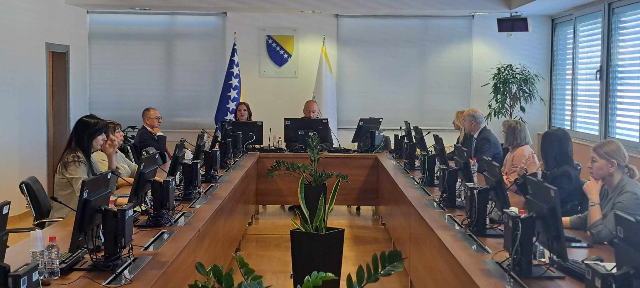 Tužilaštvu je nedostupno 40 lica s oznakom “A” Haškog tribunala, a dostupno 73, rekao je Kajganić i dodao da je rješavanje ovih predmeta prioritet Državnog tužilaštva.