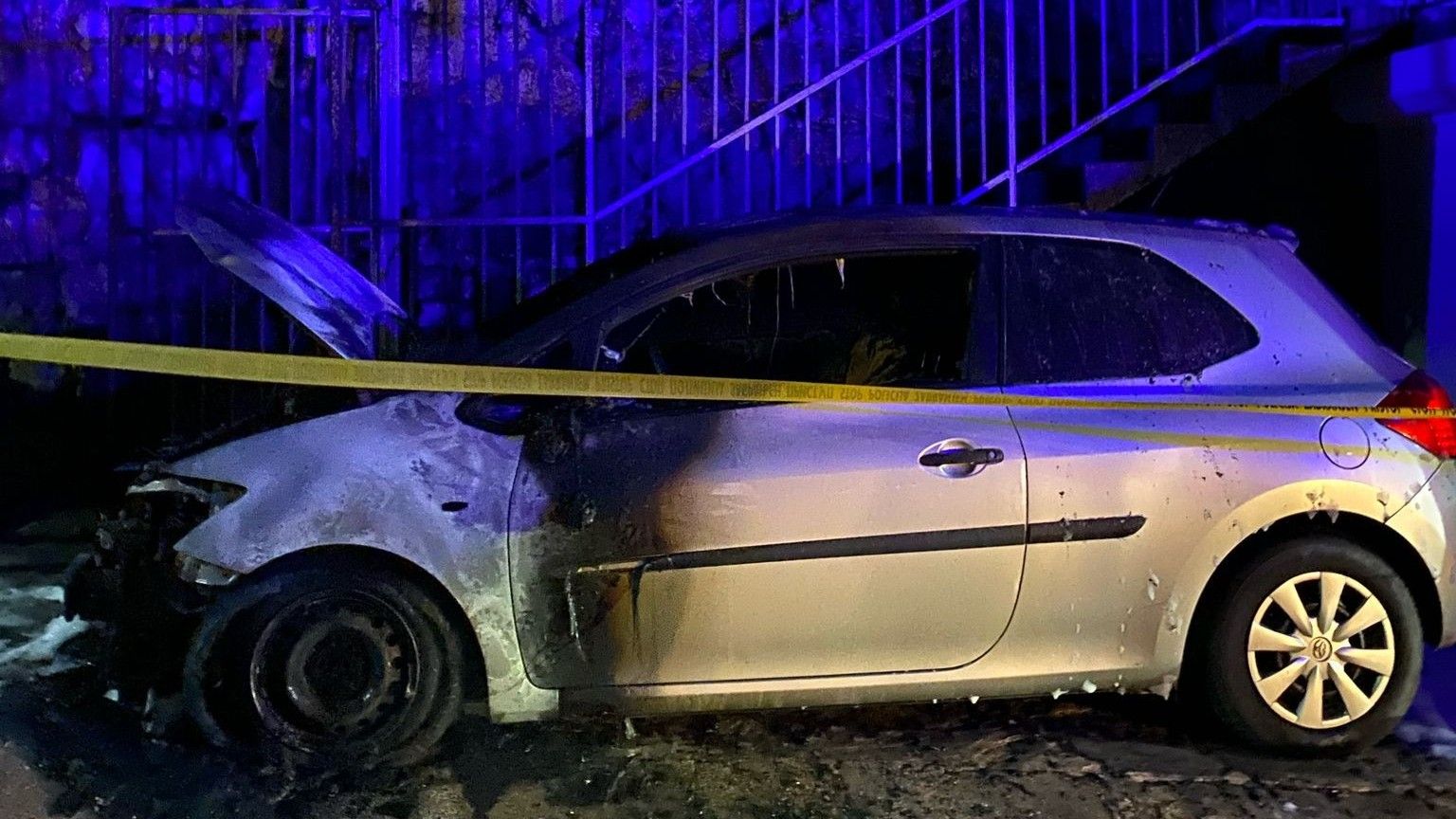 Apeliramo na potpunu istragu podmetanja požara na automobil opozicionog lidera RS Nebojše Vukanovića, poručili su
