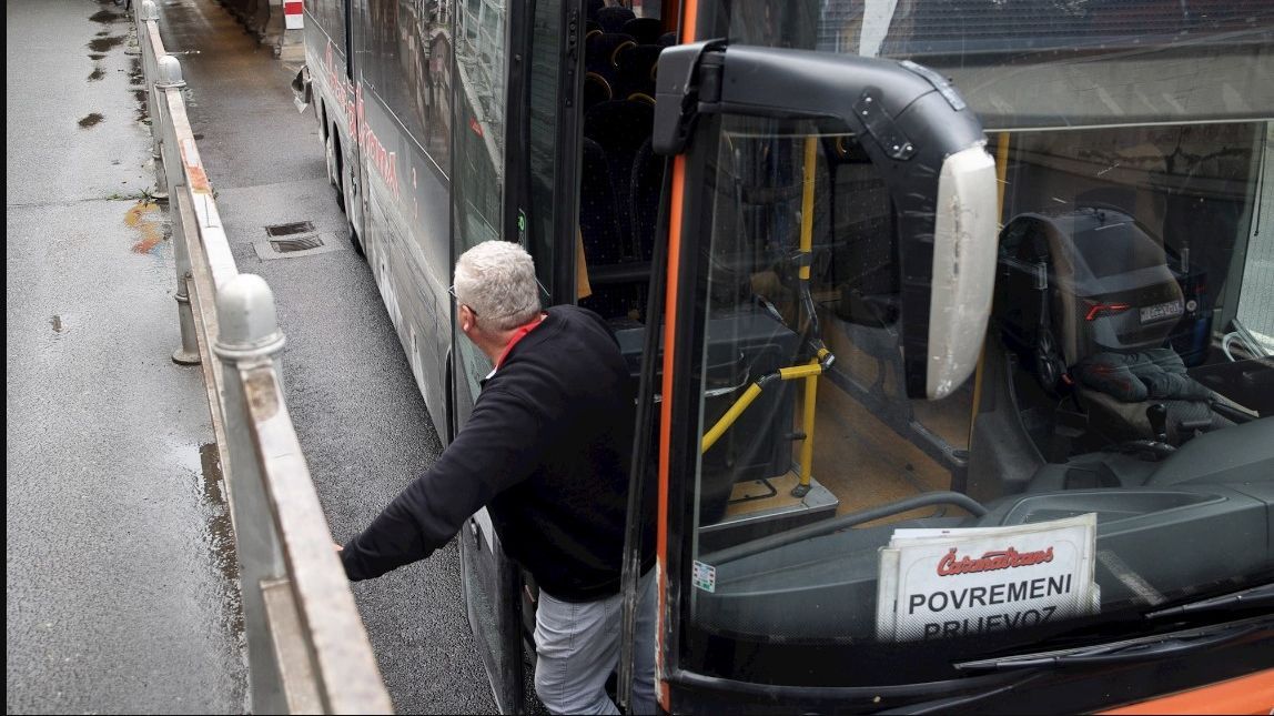 Došli smo iz Petrinje, nikada nisam ovdje prolazio autobusom i dogodila mi se velika greška, pogrešno sam procijenio, kazao je vozač