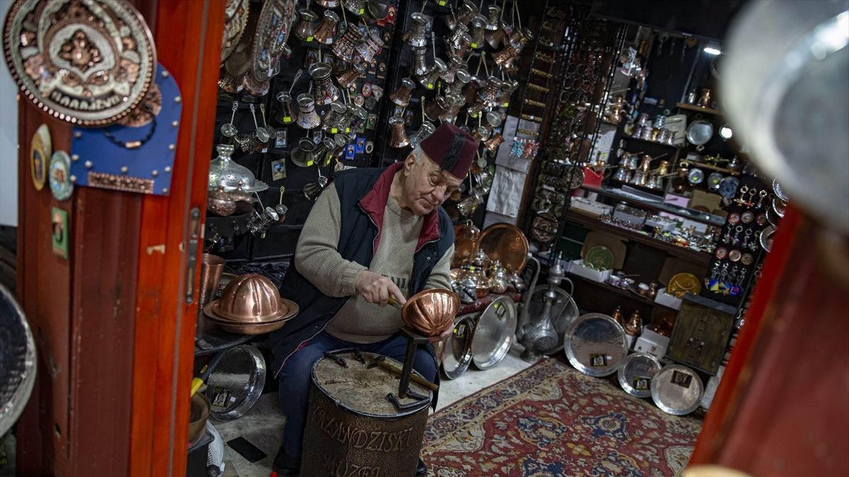 U Sarajevu i danas postoje porodice sa stoljećima dugom tradicijom tokom koje se zanatsko znanje prenosilo s koljena na koljeno