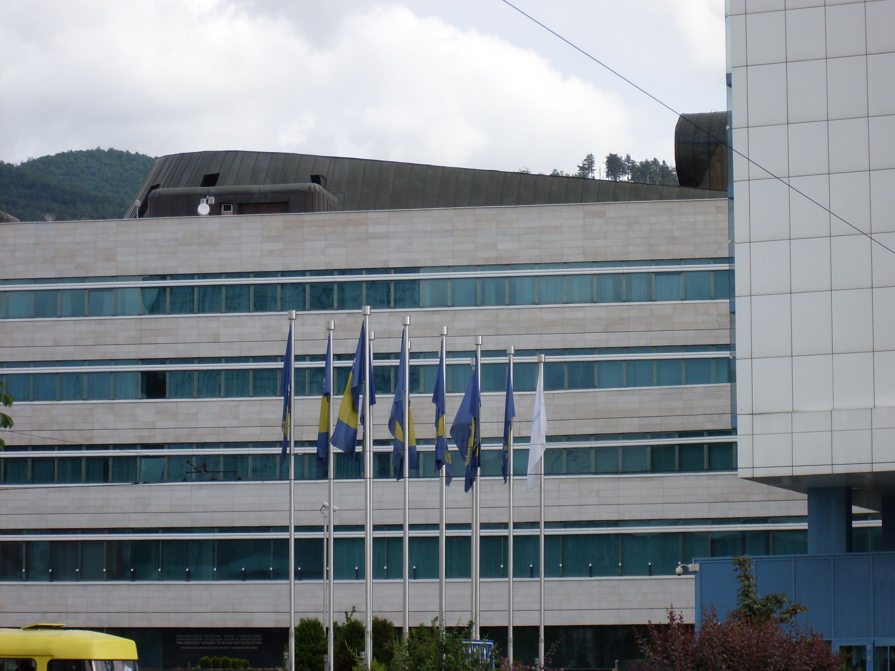 Ističu da su upolenici institucija BiH iz entiteta RS slobodni građani koji suvereno odlučuju o svom radno-pravnom statusu i svojoj sudbini.