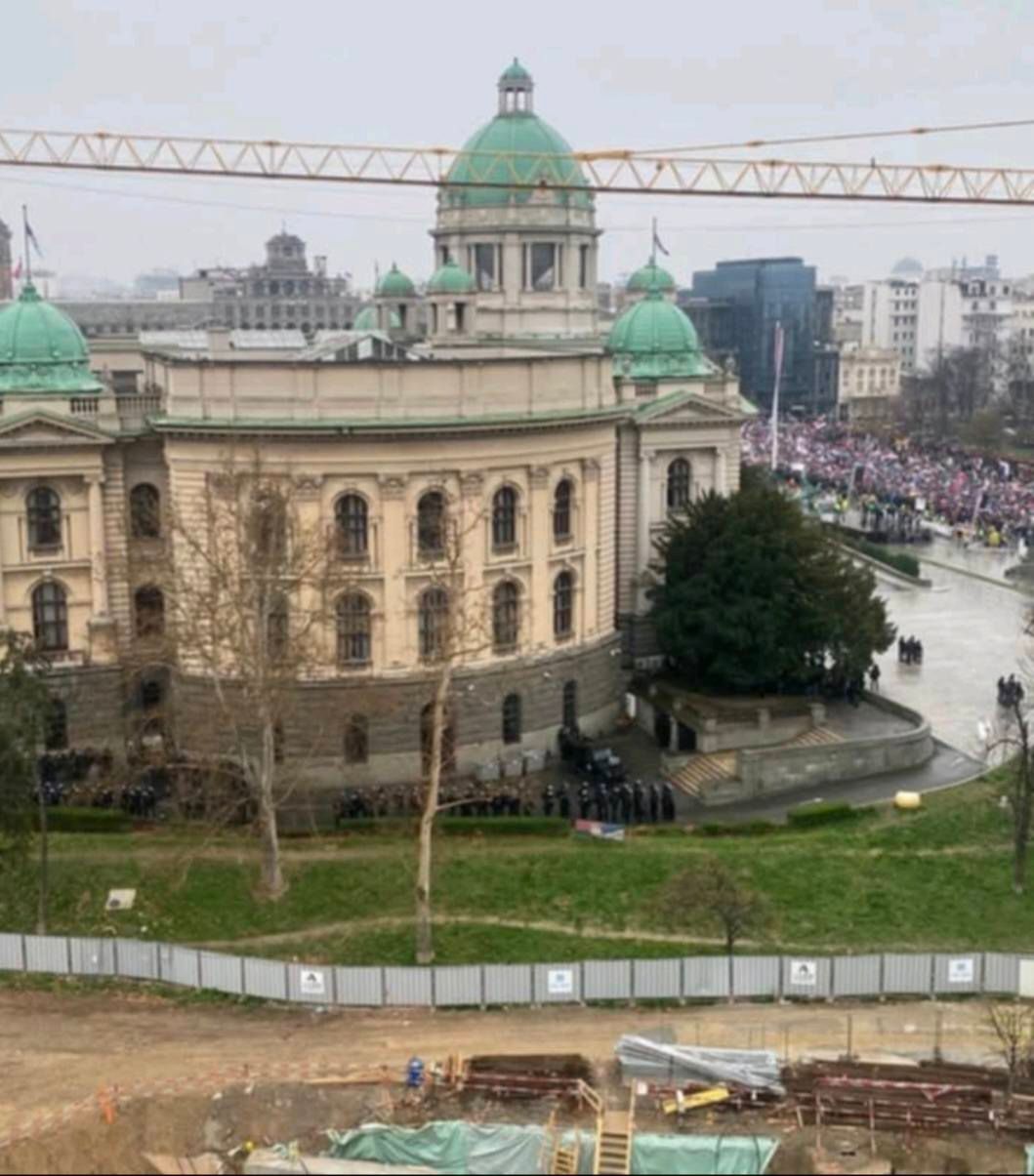 Sandulović objavio fotografije i postavio pet pitanja o zvučnom topu Vučiću i Dačiću