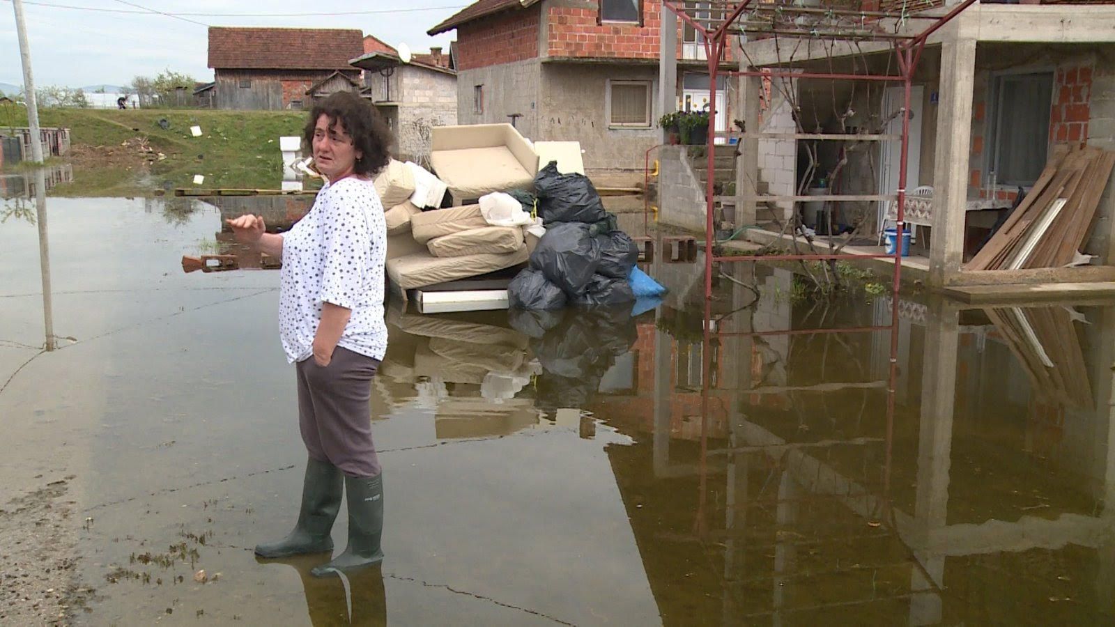 Prijedorsko naselje danima pod vodom: Kažu da su ih nadležni zaboravili