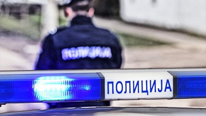 Tijelo muškarca (65) nađeno je noćas nasred puta u selu Draževac kod Obrenovca (Srbija), a slučaj policiji je prijavio prolaznik oko tri sata ujutru