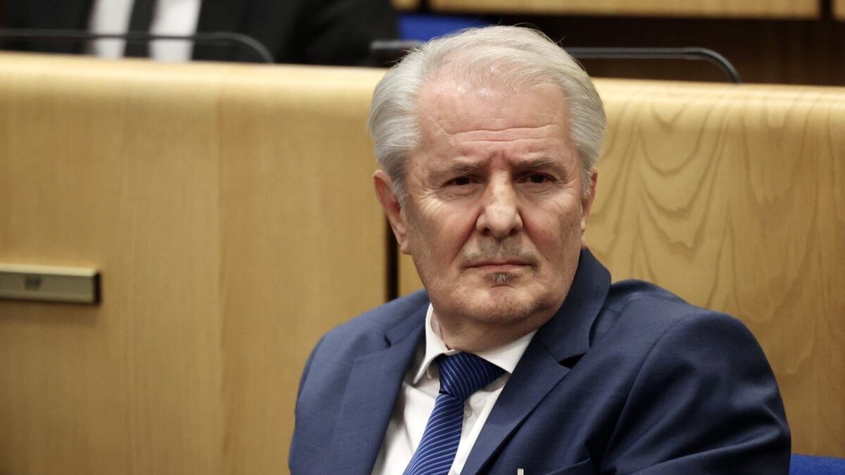 ''U duhu tolerancije, razumijevanja i solidarnosti, želim da ovaj praznik provedete u sreći i blagostanju, okruženi svojim najmilijima''