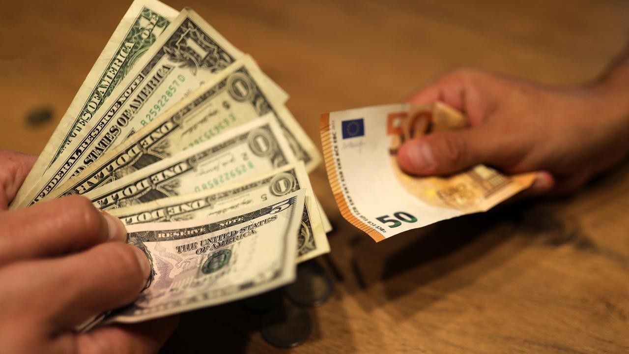 Ulagači i dalje traže kombinaciju rasta i sigurnosti, balansirajući između mogućih smanjenja kamata, političke nesigurnosti i rekordnih vrijednosti u kriptovalutama.
