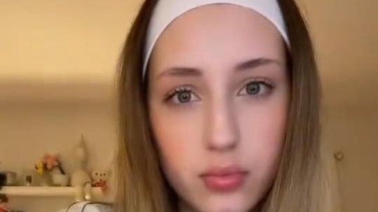 U pitanju je dentinogeneza imperfekta, genetski poremećaj zbog kojeg su njeni zubi slabi, lomljivi i neobične boje