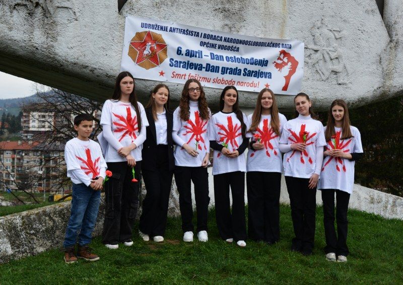 Obraćajući se prisutnima općinski načelnik je naglasio da je antifašizam trajna civilizacijska vrijednost i da kao takav nema ni nacionalni, ni vjerski ni ideološki ekskluzivitet