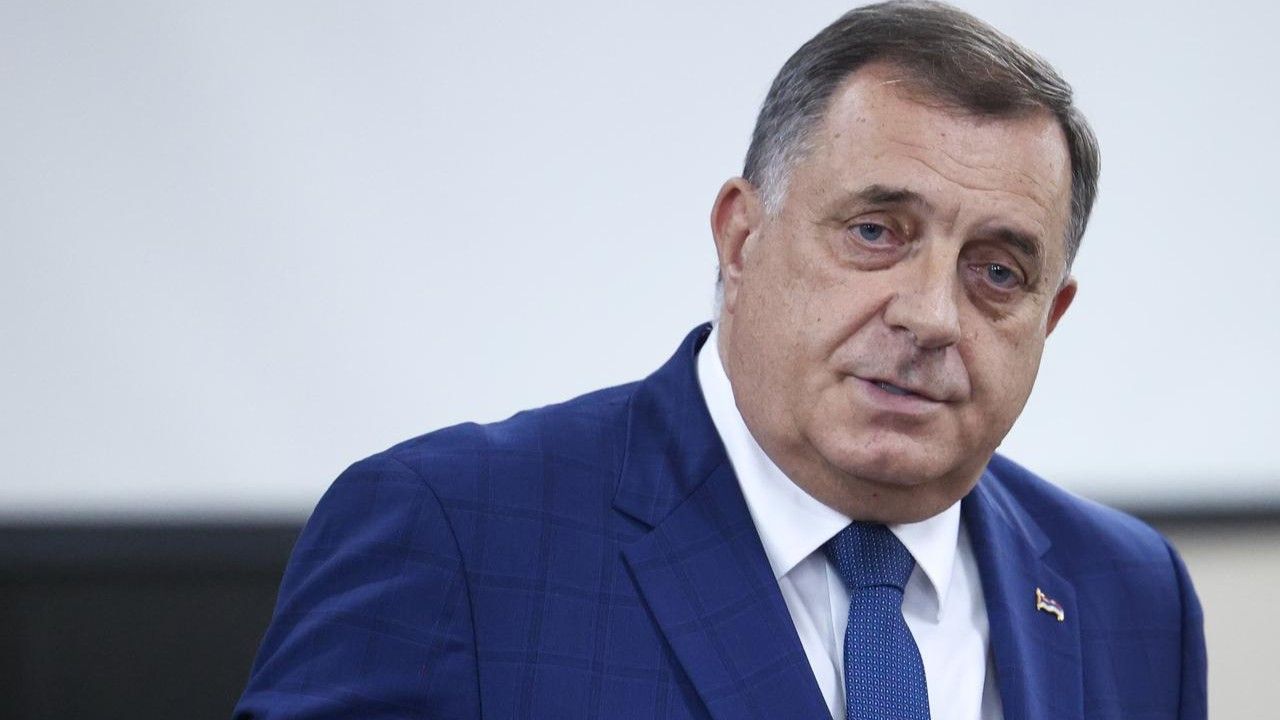 On je ponovio "poziv na razgovor, jer za to ima institucionalnu odgovornost", optuživši "političko Sarajevo" da se uglušilo na taj poziv