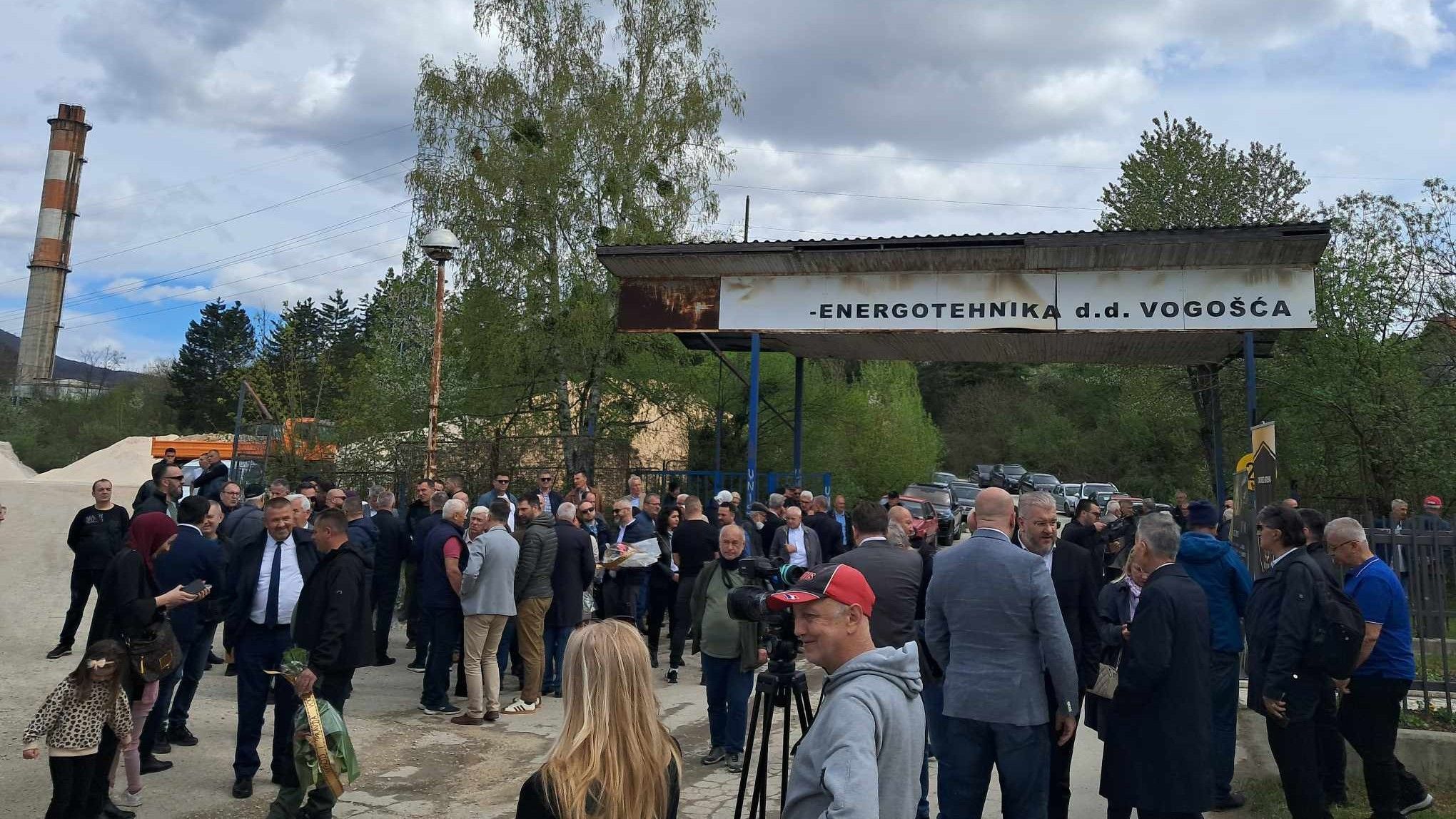 Na centralnoj manifestaciji koja je održana kod takozvane teretne fabričke kapije ukazano je na značaj akcije "Pretis" u spašavanju Sarajeva