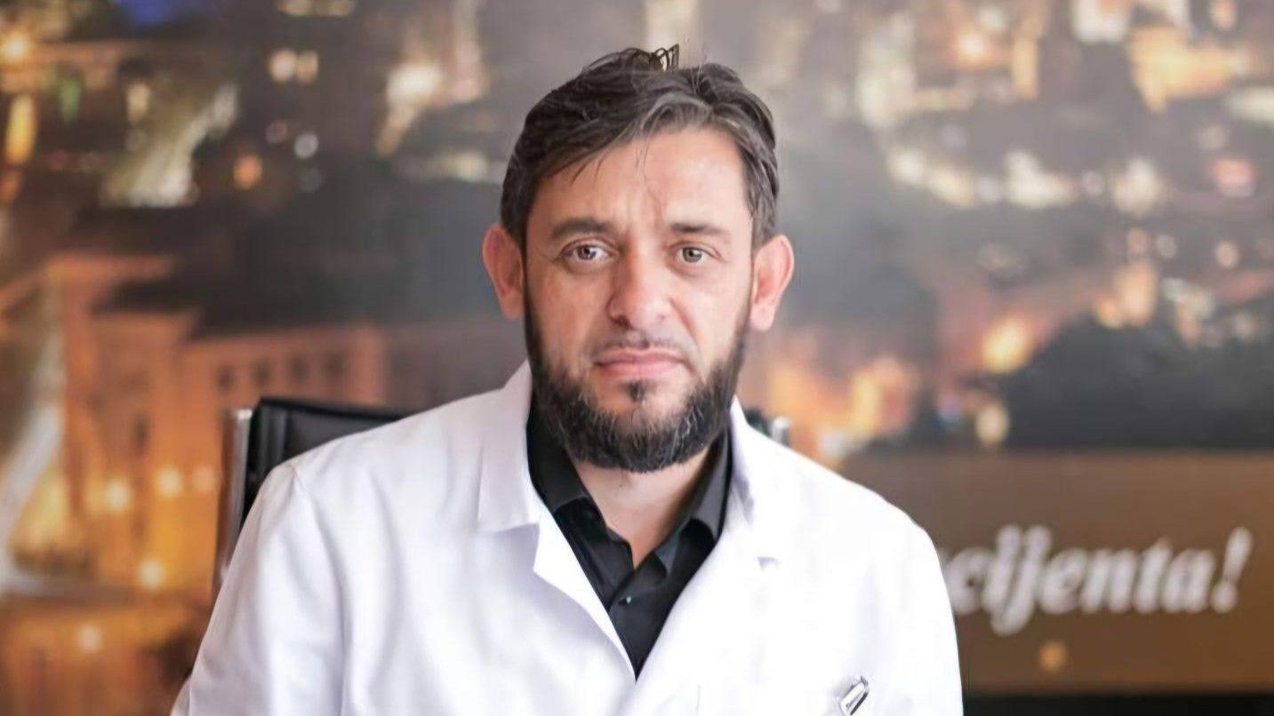 Dekan Stomatološkog fakulteta Univerziteta u Sarajevu Muhamed Ajanović uhapšen je u Sarajevu u okviru policijske akcije koju, prema zvaničnim informacijama, vodi Tužilaštvo KS.