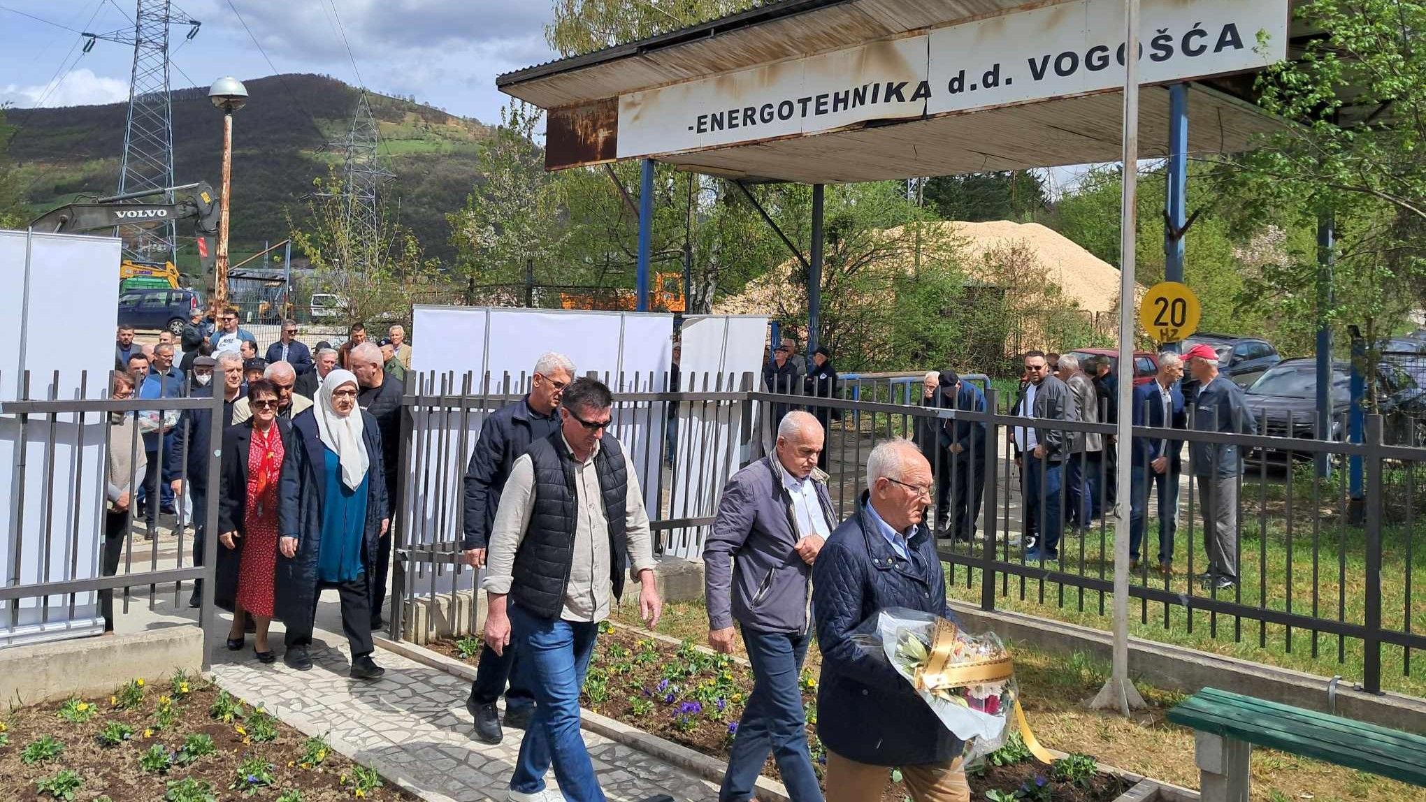 Na centralnoj manifestaciji koja je održana kod takozvane teretne fabričke kapije ukazano je na značaj akcije "Pretis" u spašavanju Sarajeva