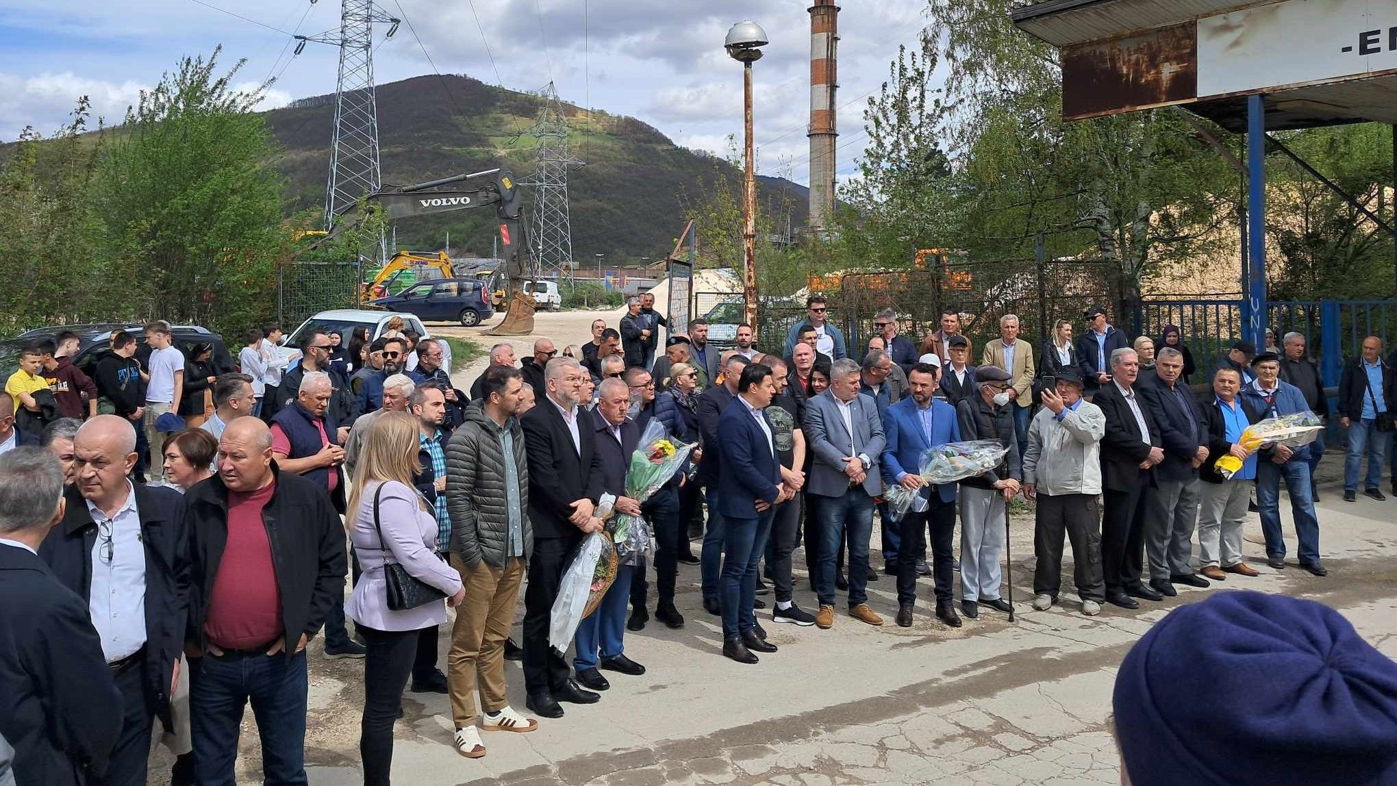 Na centralnoj manifestaciji koja je održana kod takozvane teretne fabričke kapije ukazano je na značaj akcije "Pretis" u spašavanju Sarajeva