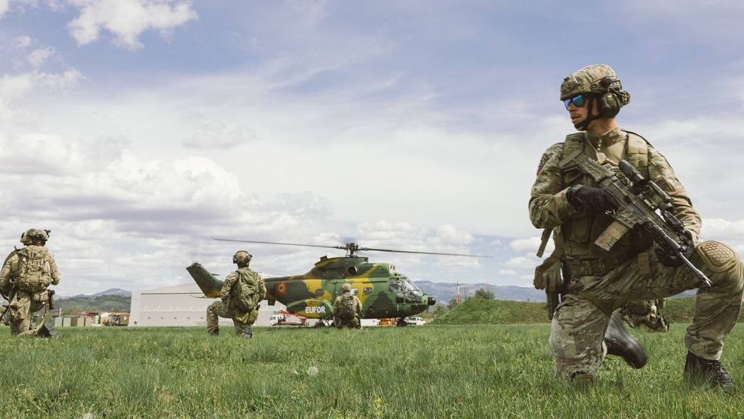 Vojnici EUFOR-a iz Multinacionalnog bataljona nastavljaju s intenzivnim vojnim obukama u saradnji s vazduhoplovnim odredom.