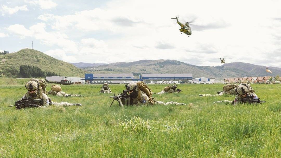 Vojnici EUFOR-a iz Multinacionalnog bataljona nastavljaju s intenzivnim vojnim obukama u saradnji s vazduhoplovnim odredom.