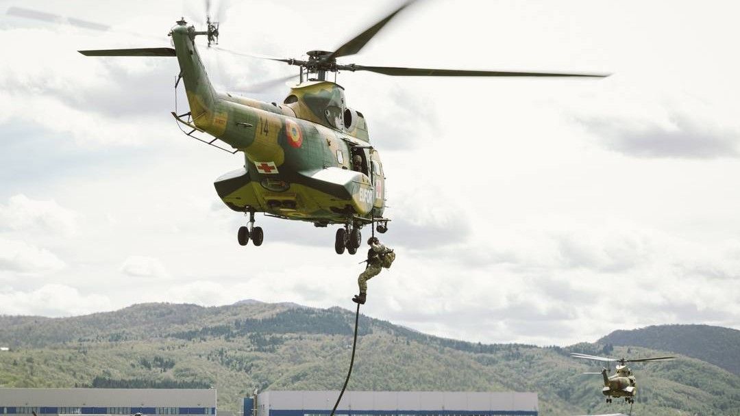 EUFOR nastavlja s intenzivnim obukama: Vježbali 'brzo uže', učestvovalo više vojnika i helikoptera