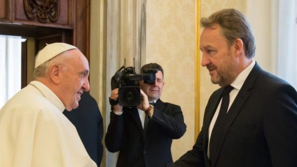 'S tugom sam primio vijest o smrti pape Franje, čovjeka čija je duhovna snaga, humanost i dosljedna borba za mir i pravdu ostavila dubok trag u svijetu'