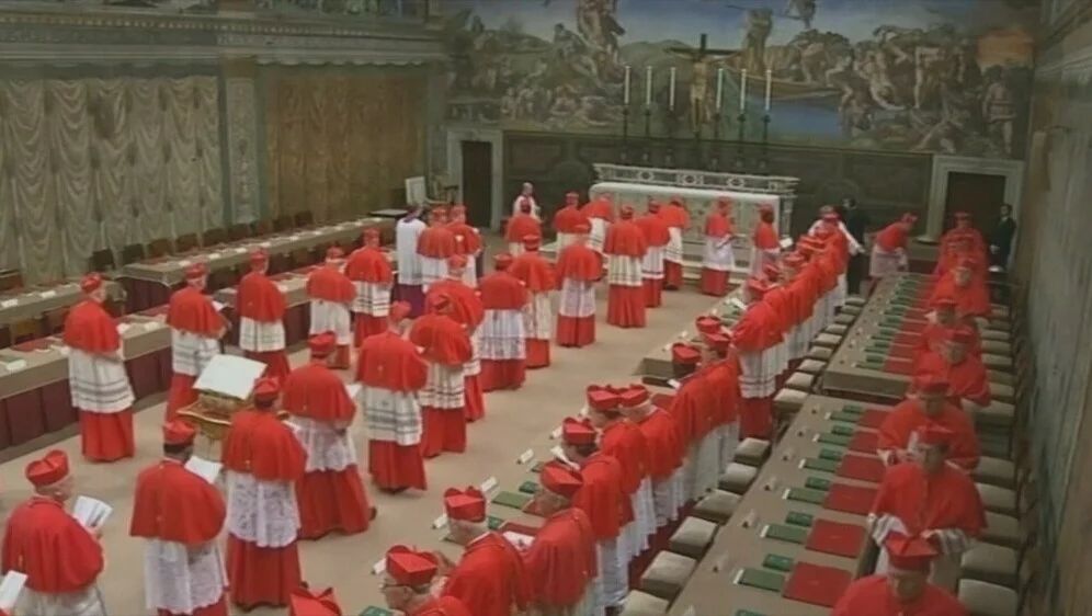 Konklava počinje najkasnije 21 dan nakon smrti pape, a učestvuje 135 kardinala