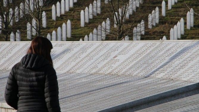 Pariz dobija spomenik posvećen žrtvama genocida u Srebrenici