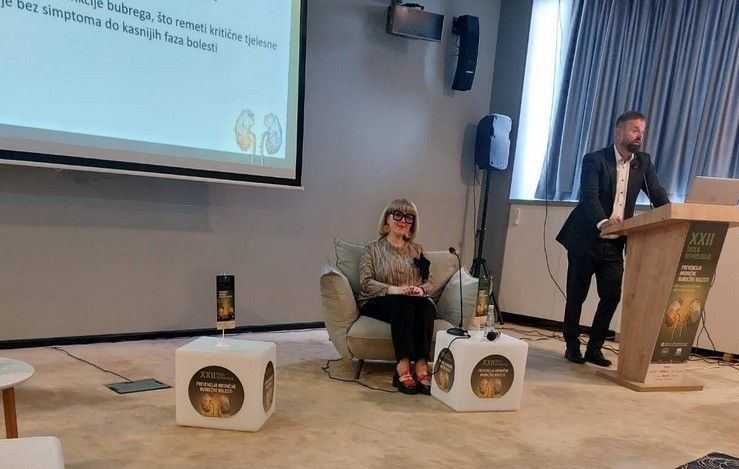 function r(){if(it(n),n.value===Hm){let o=null;throw new D(-950,o)}return n.value}