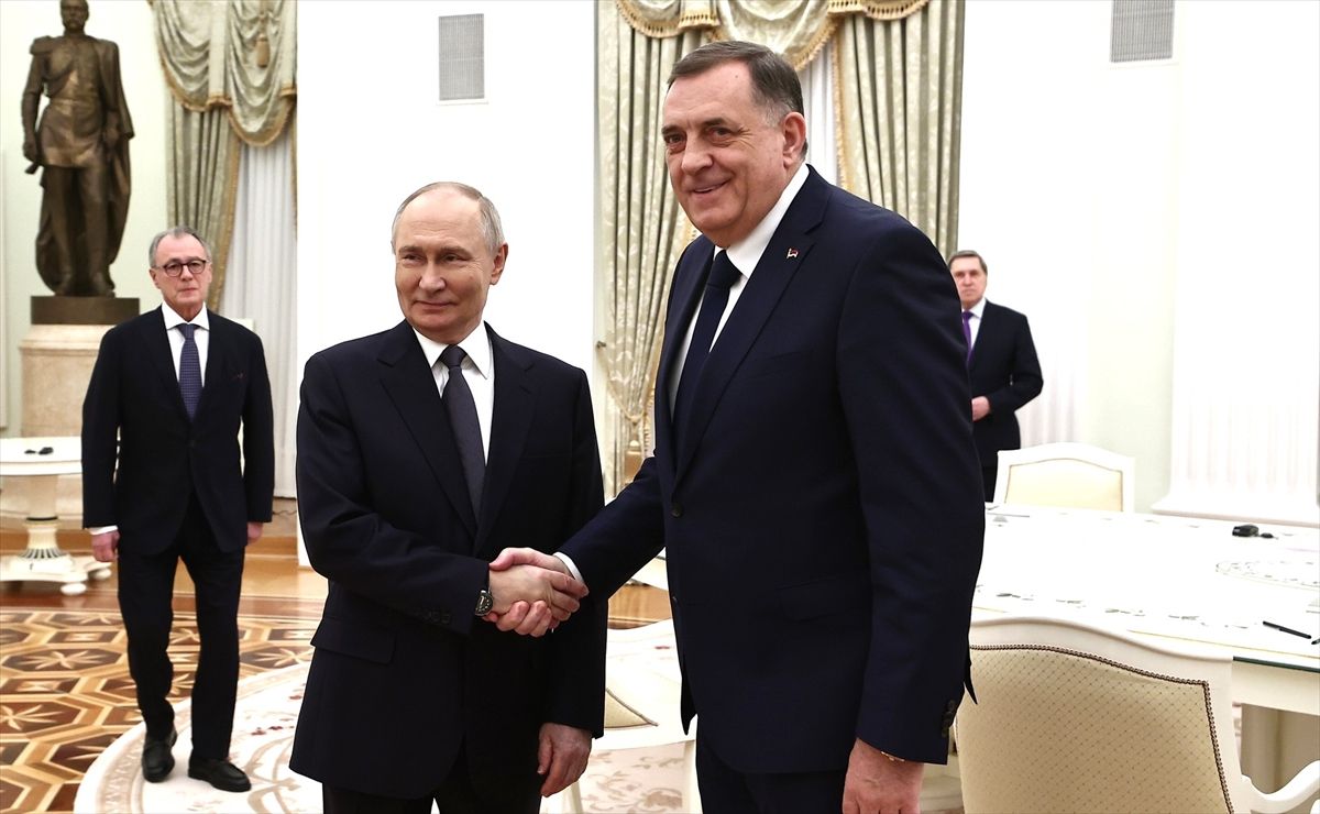 Podsjećamo, Dodik je napustio Bosnu i Hercegovinu na način da je projurcao kroz nepostojuću rampu na Graničnom prelazu Rača.