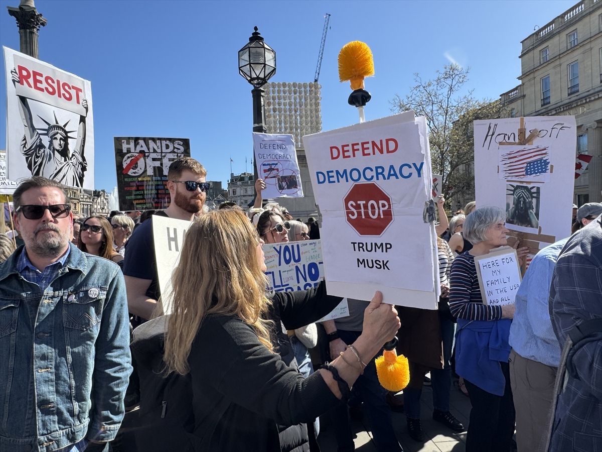 U Londonu stotine ljudi na protestima protiv Donalda Trumpa i njegovog saveznika Elona Muska