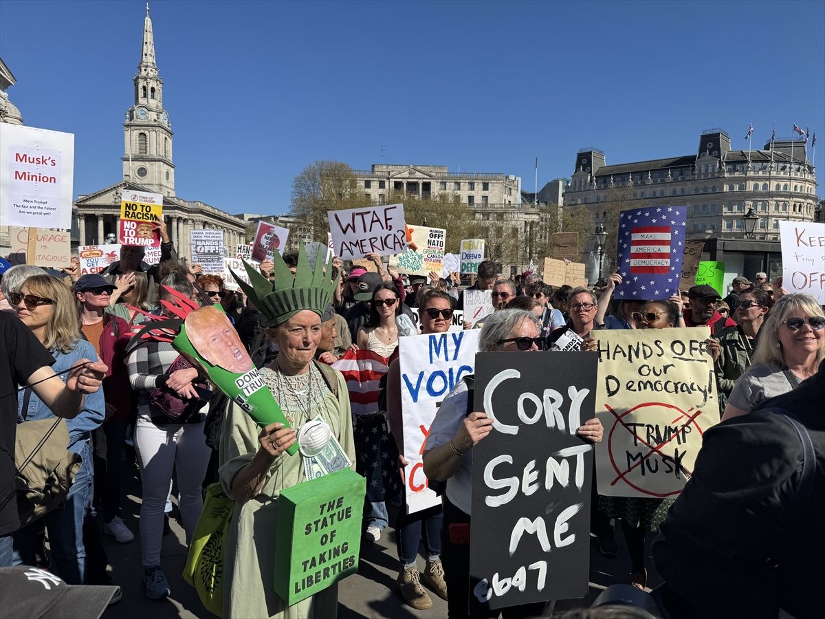 U Londonu stotine ljudi na protestima protiv Donalda Trumpa i njegovog saveznika Elona Muska