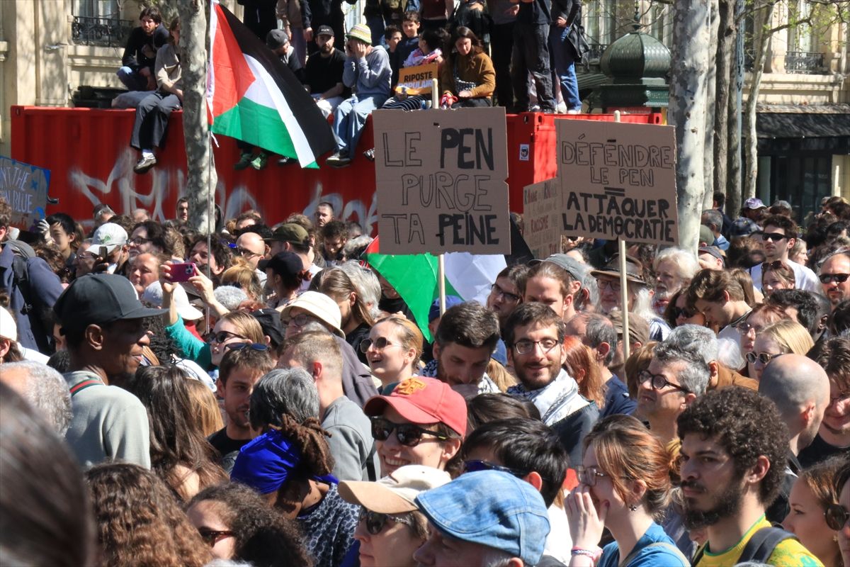 Le Pen u obraćanju na protestu u Parizu kazala da neće odustati nakon presude