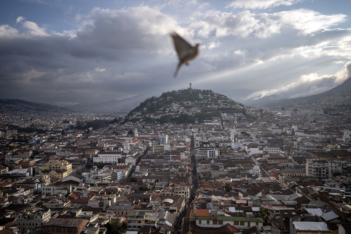 U ovom gradu se nalazi i veliki broj muzeja među kojima je i muzej pretkolumbijske umjetnosti Casa del Alabado, Fundacion Guayasamin, posvećen je najpoznatijem umjetniku Ekvadora.