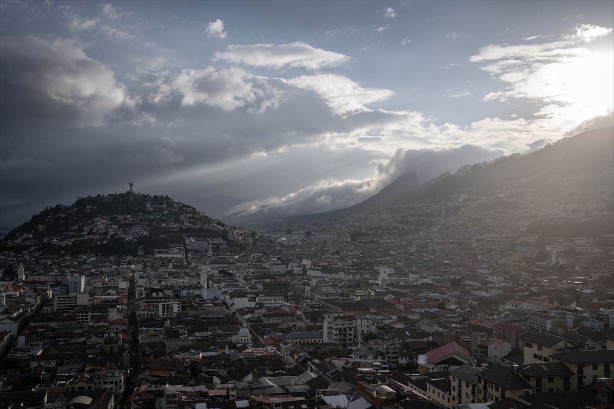 U ovom gradu se nalazi i veliki broj muzeja među kojima je i muzej pretkolumbijske umjetnosti Casa del Alabado, Fundacion Guayasamin, posvećen je najpoznatijem umjetniku Ekvadora.