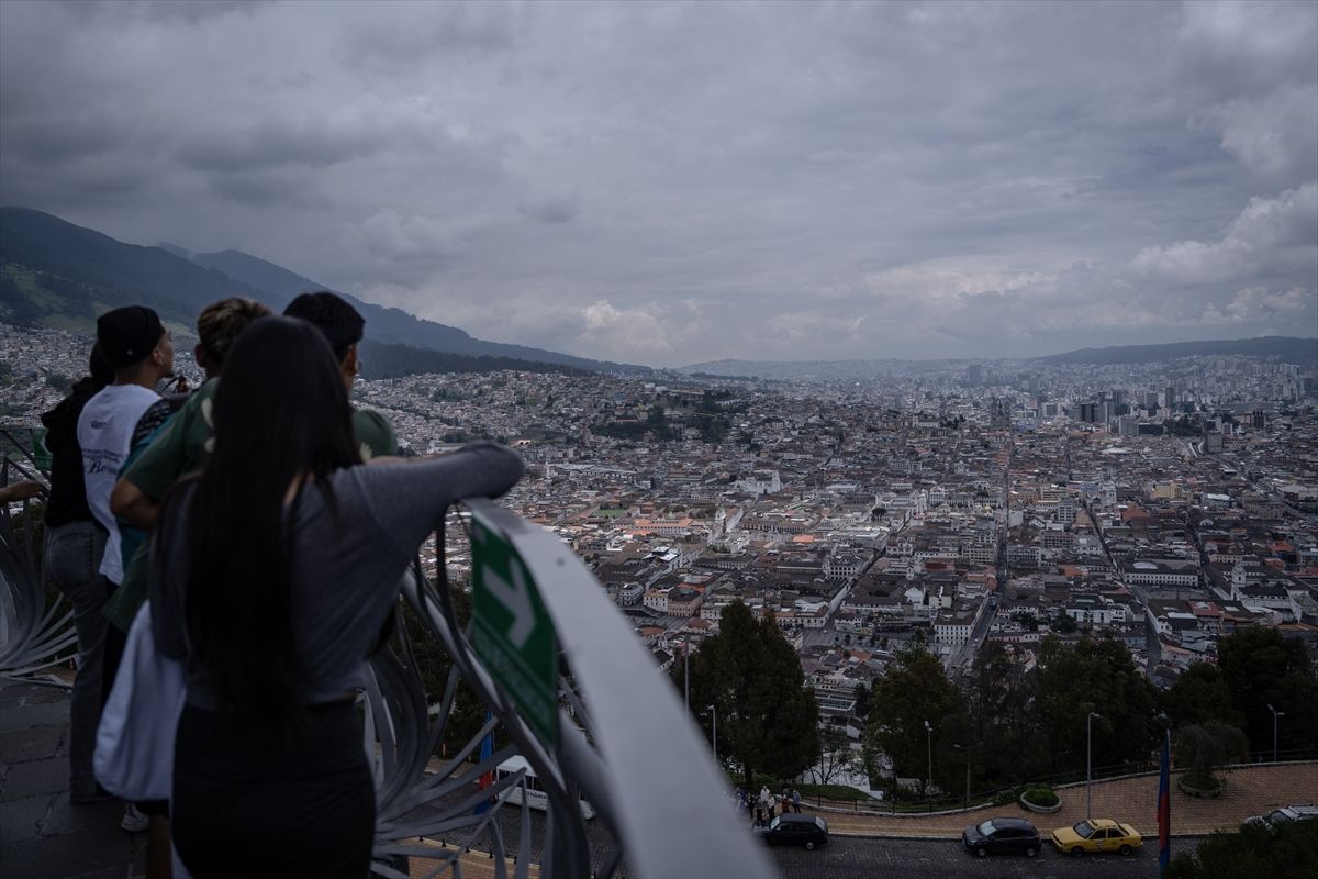 U ovom gradu se nalazi i veliki broj muzeja među kojima je i muzej pretkolumbijske umjetnosti Casa del Alabado, Fundacion Guayasamin, posvećen je najpoznatijem umjetniku Ekvadora.