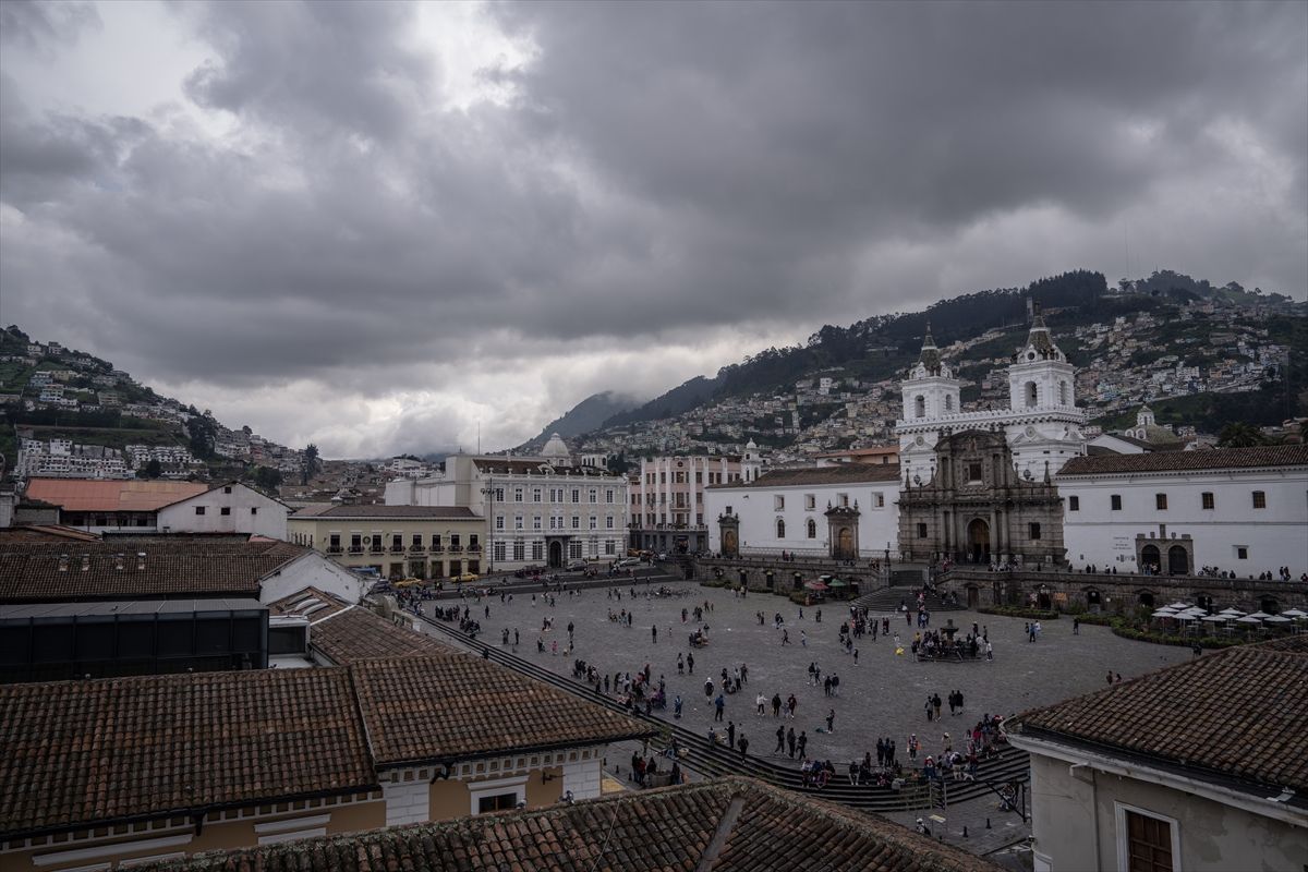 U ovom gradu se nalazi i veliki broj muzeja među kojima je i muzej pretkolumbijske umjetnosti Casa del Alabado, Fundacion Guayasamin, posvećen je najpoznatijem umjetniku Ekvadora.